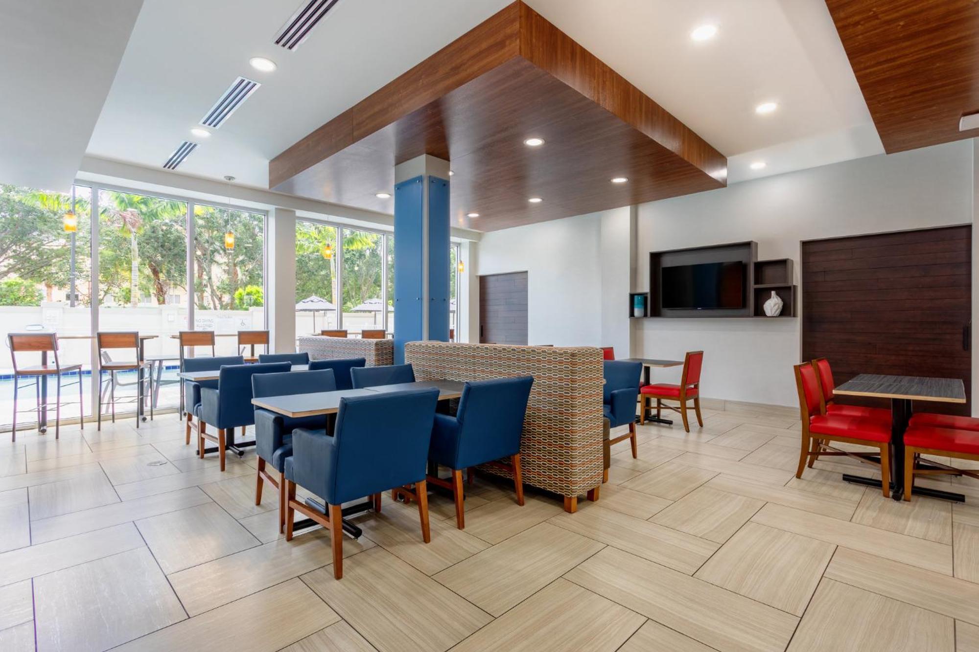 Holiday Inn Express & Suites - Miramar By Ihg Exterior foto