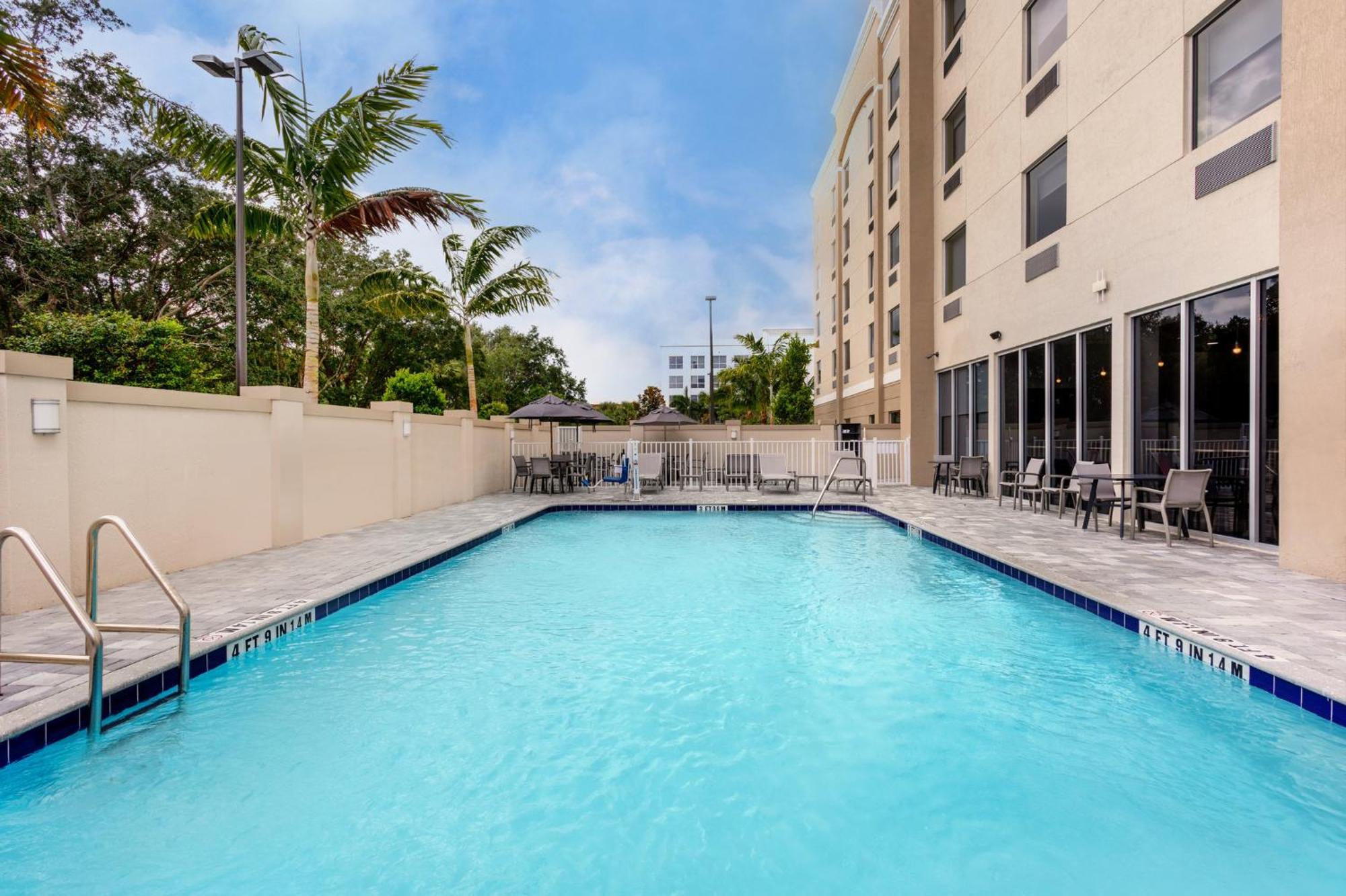Holiday Inn Express & Suites - Miramar By Ihg Exterior foto
